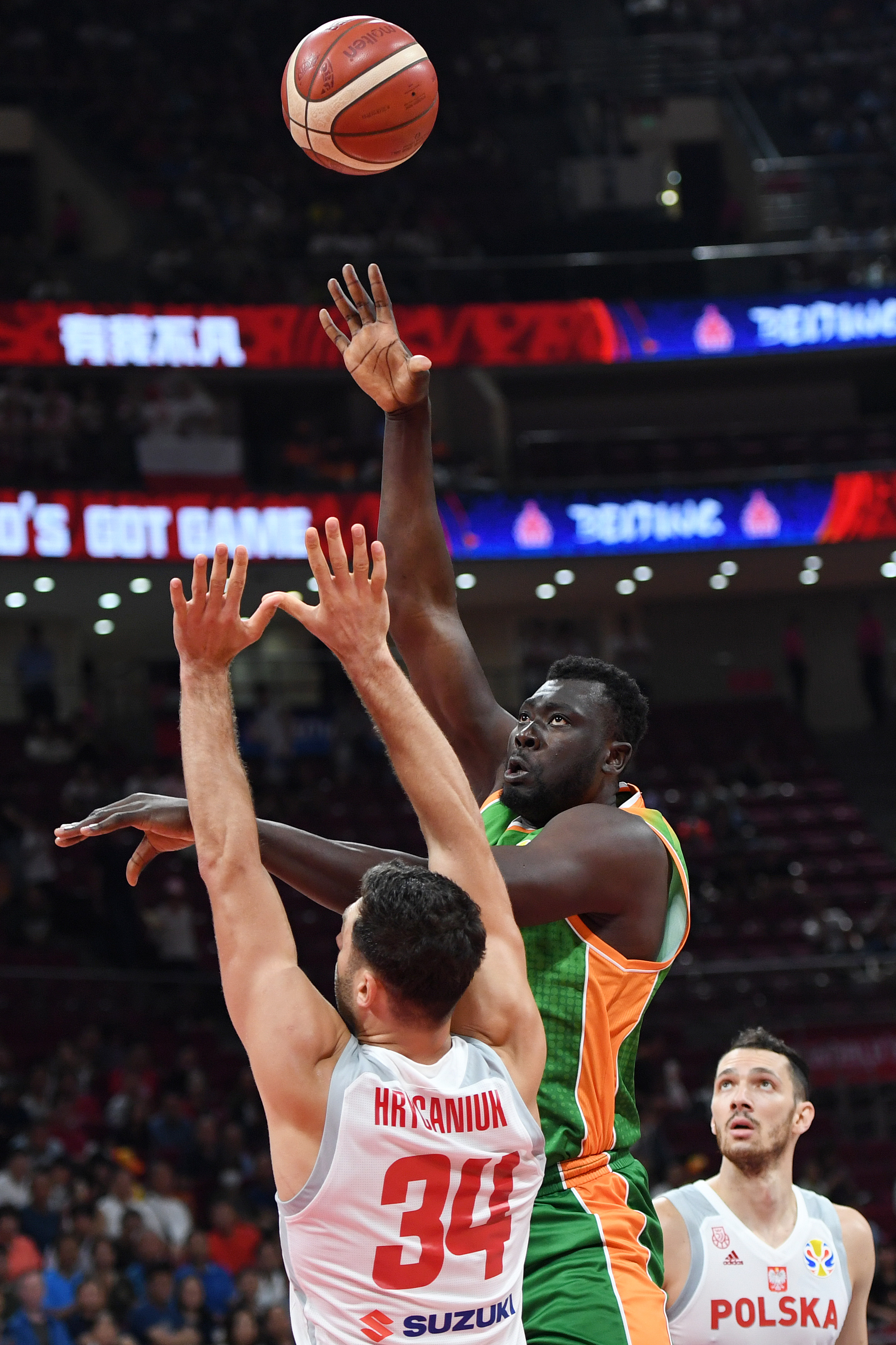 波兰队险胜韩国队,王皓带队取胜 波兰队险胜韩国队,王皓带队取胜