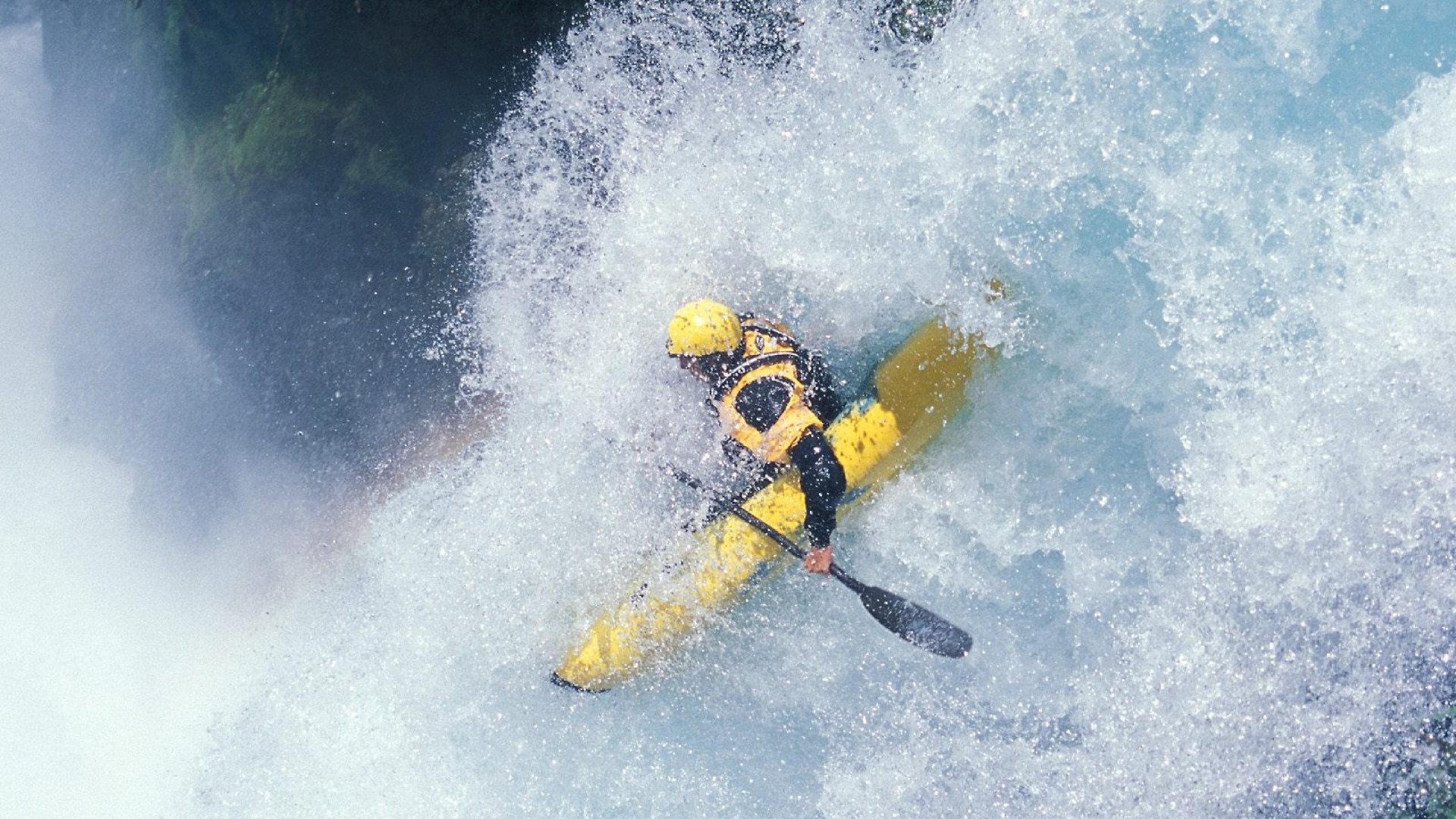 当银河淹没孤岛，雄鹿的碾压与詹姆斯不灭的竞技之火